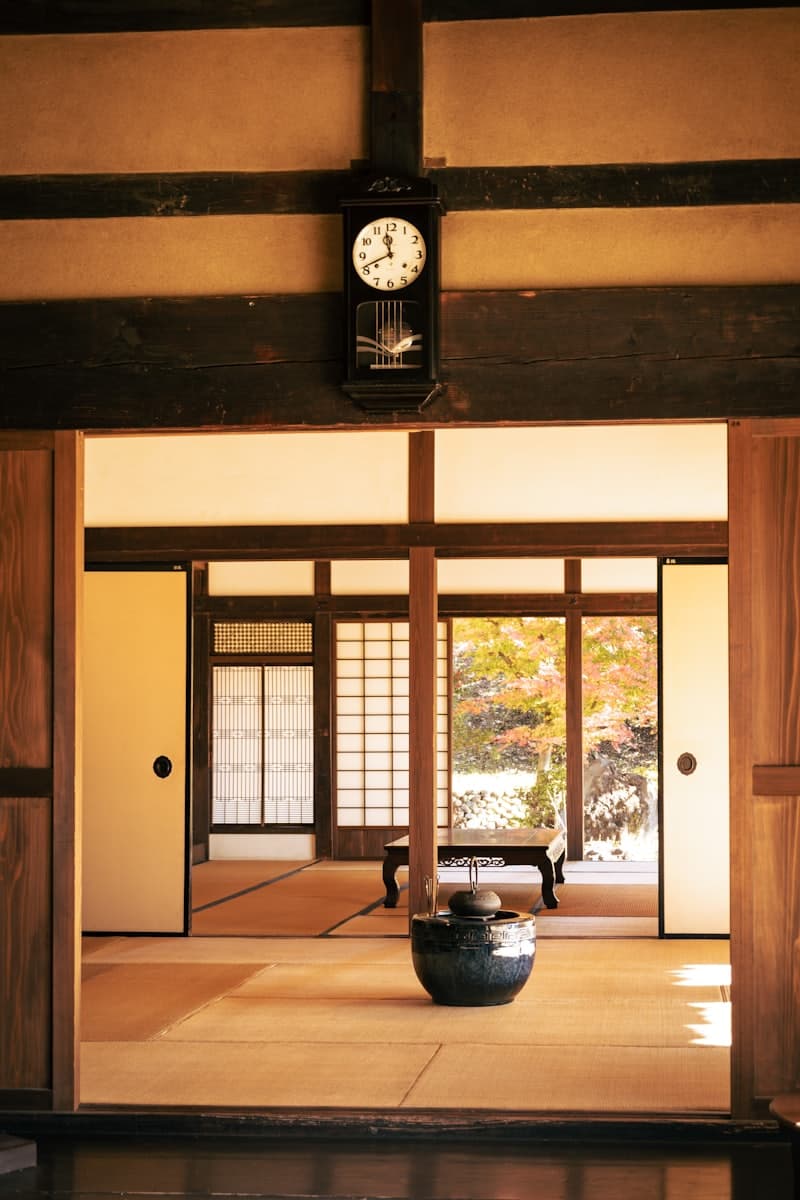Airbnb・Booking.com・じゃらんのOTA内SEO比較｜検索順位を上げる実務ガイド